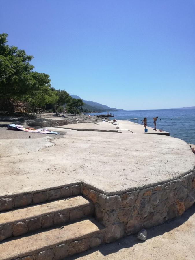 Apartmani Cesarica Karlobag Esterno foto
