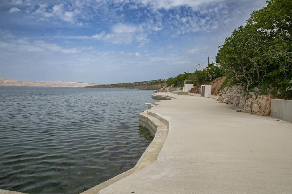 Apartmani Cesarica Karlobag Esterno foto