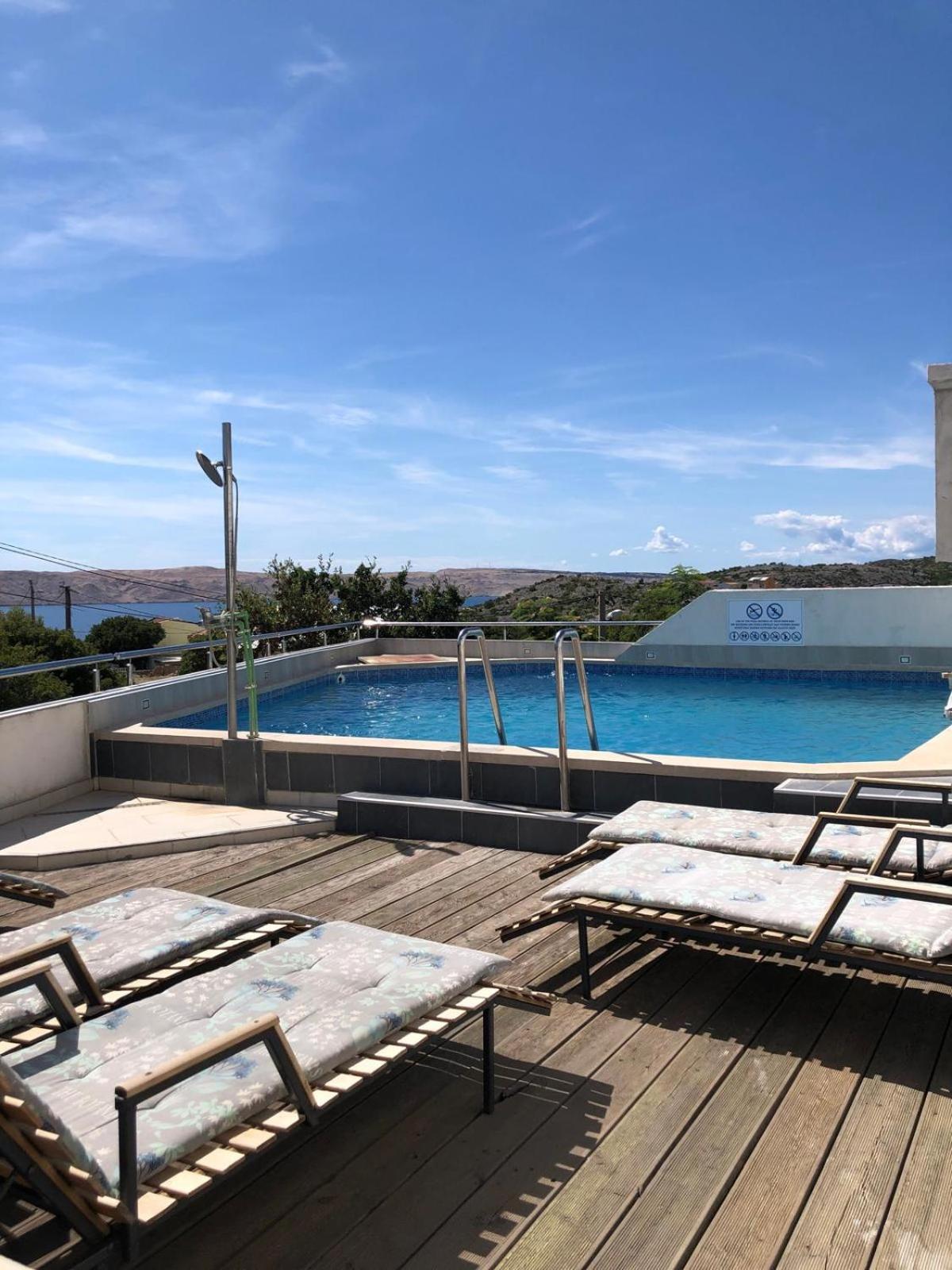 Apartmani Cesarica Karlobag Esterno foto