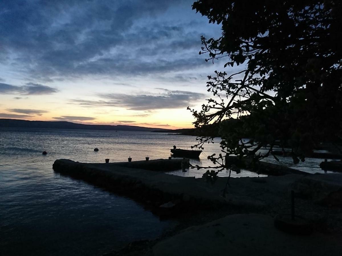 Apartmani Cesarica Karlobag Esterno foto