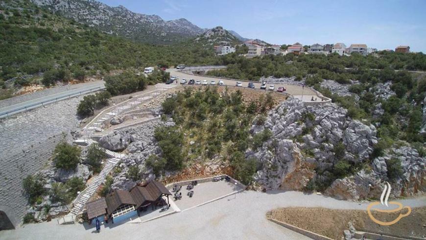 Apartmani Cesarica Karlobag Esterno foto