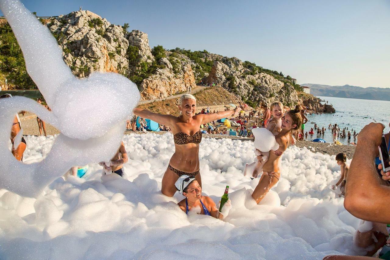 Apartmani Cesarica Karlobag Esterno foto